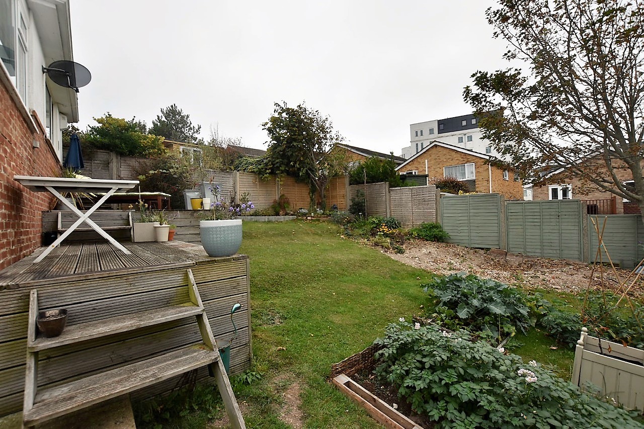 Oaklands Avenue, Saltdean, Brighton, BN2 8LQ Carruthers & Luck