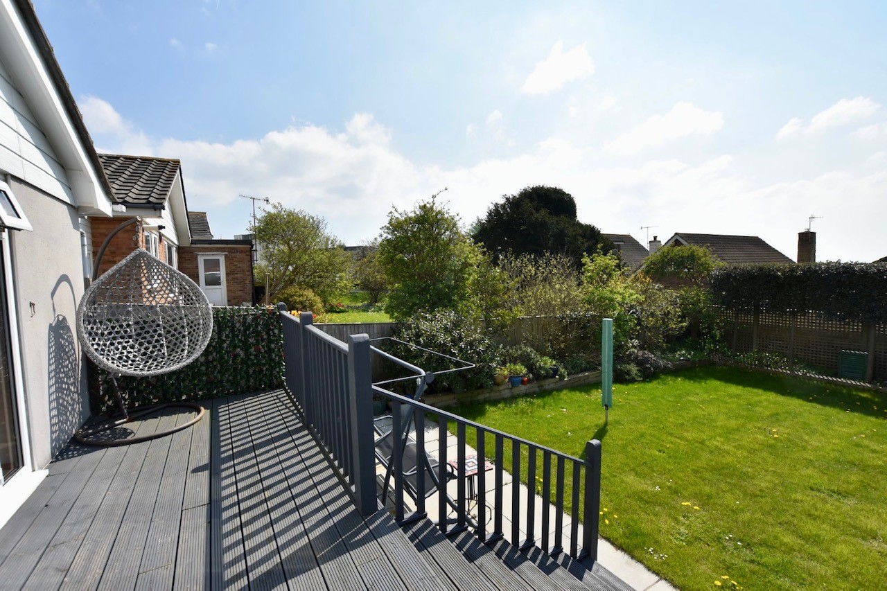 Oaklands Avenue, Saltdean, Brighton, BN2 8LQ Carruthers & Luck