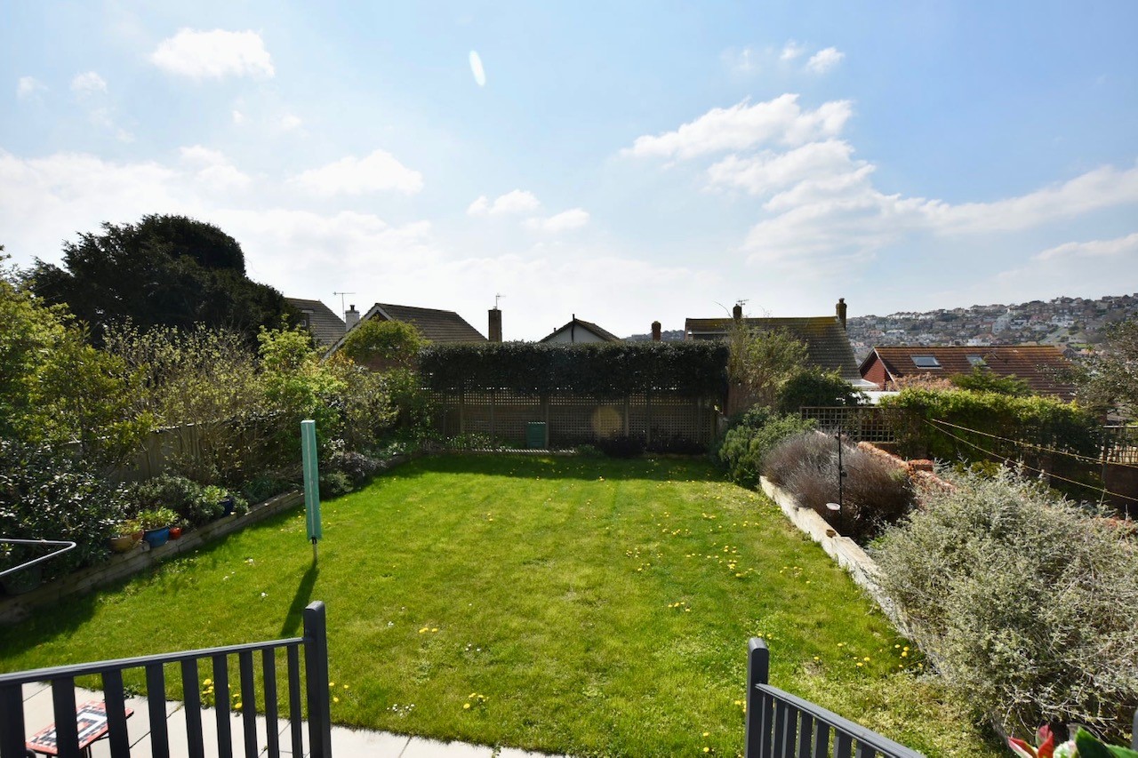 Oaklands Avenue, Saltdean, Brighton, BN2 8LQ Carruthers & Luck