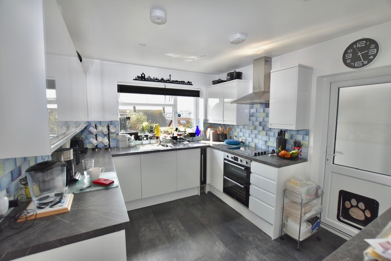 Oaklands Avenue, Saltdean, Brighton, BN2 8LQ Carruthers & Luck