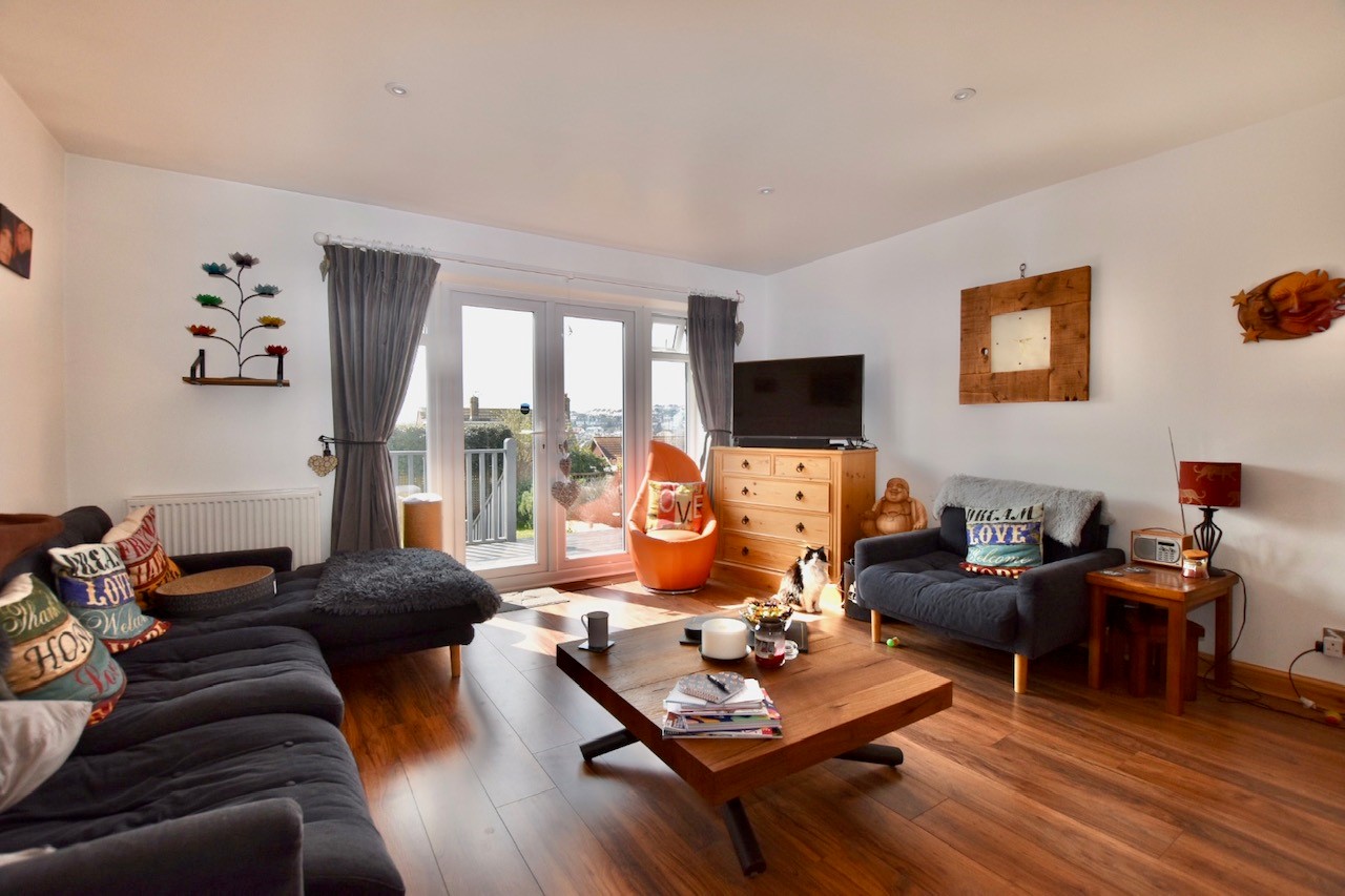 Oaklands Avenue, Saltdean, Brighton, BN2 8LQ Carruthers & Luck