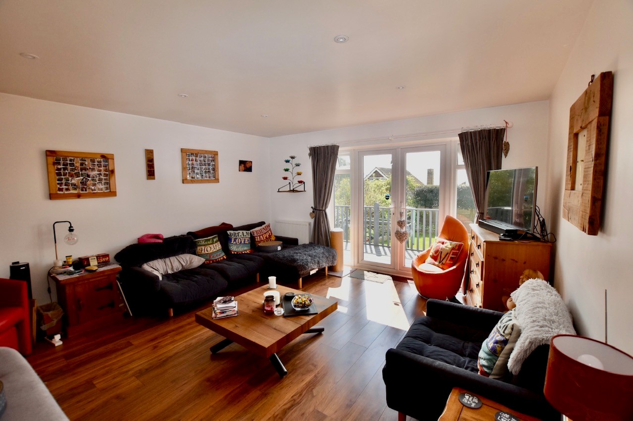 Oaklands Avenue, Saltdean, Brighton, BN2 8LQ Carruthers & Luck