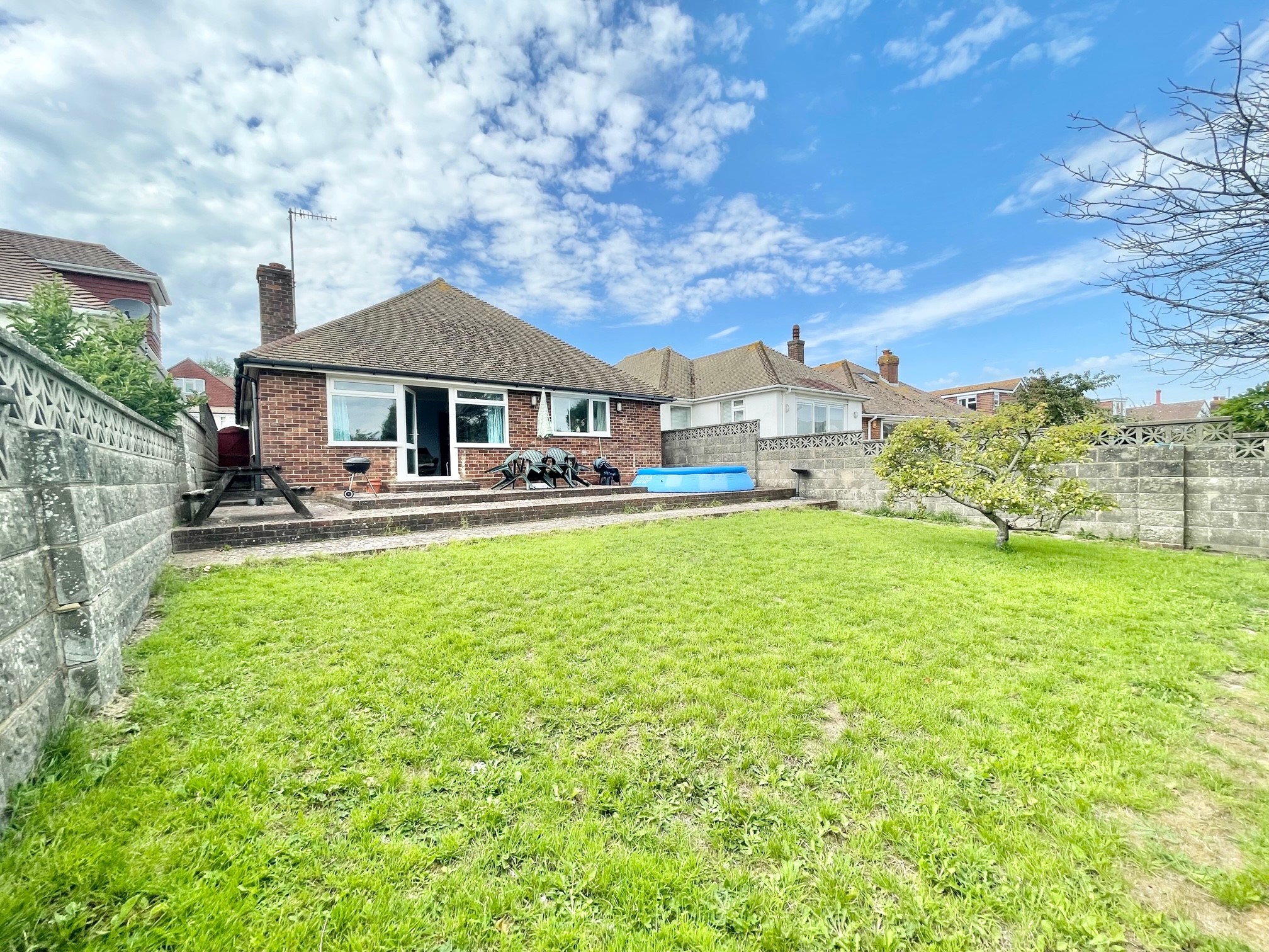 Chichester Drive West, Saltdean, Brighton, BN2 8SF Carruthers & Luck