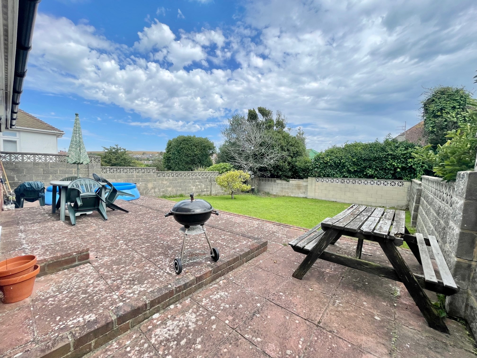 Chichester Drive West, Saltdean, Brighton, BN2 8SF Carruthers & Luck