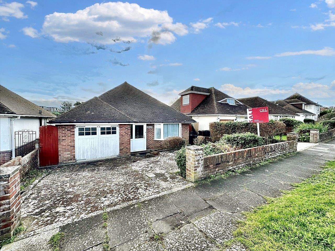 Chichester Drive West, Saltdean, Brighton, BN2 8SF Carruthers & Luck