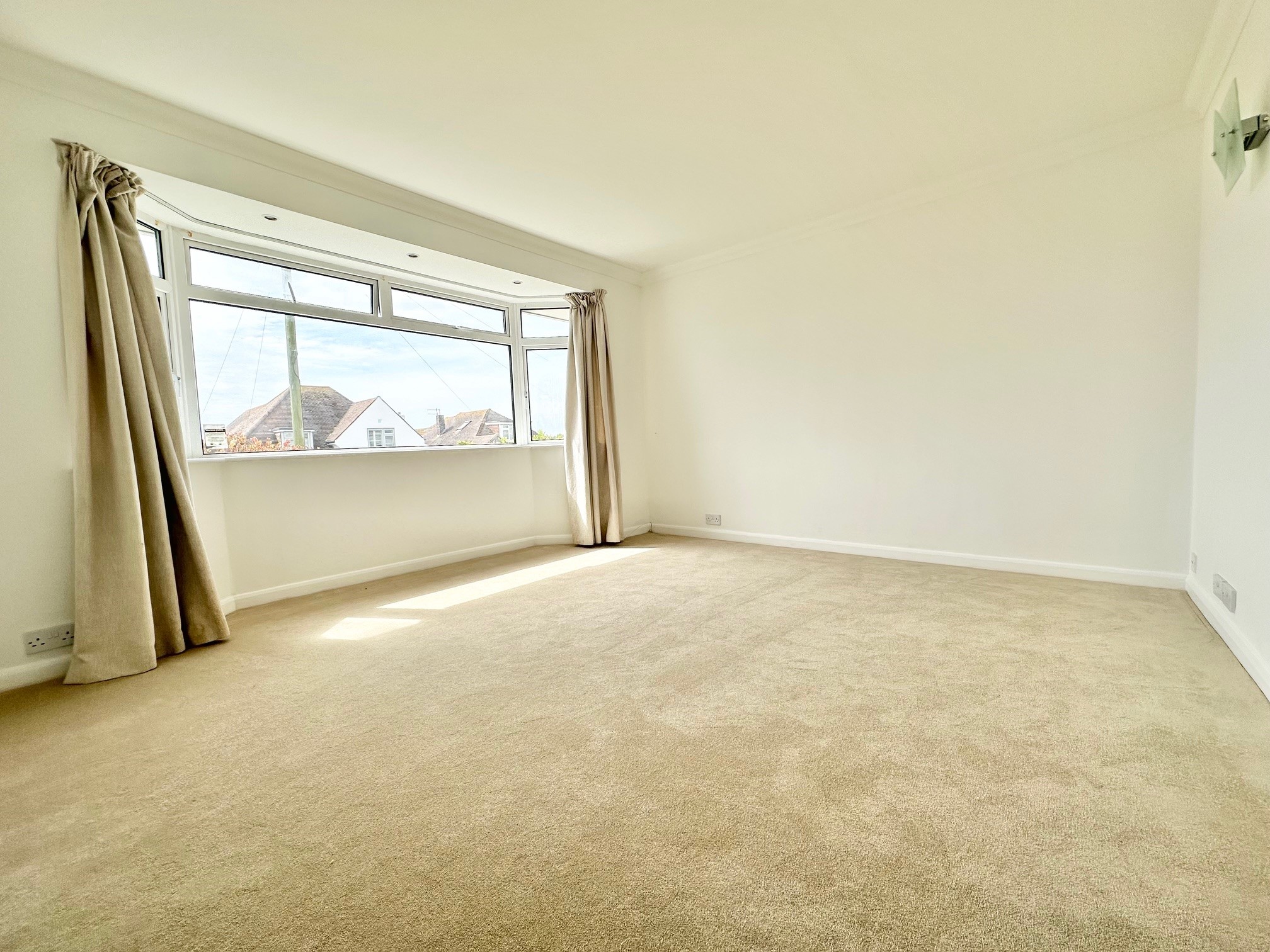 Oaklands Avenue, Saltdean, Brighton, BN2 8PB Carruthers & Luck